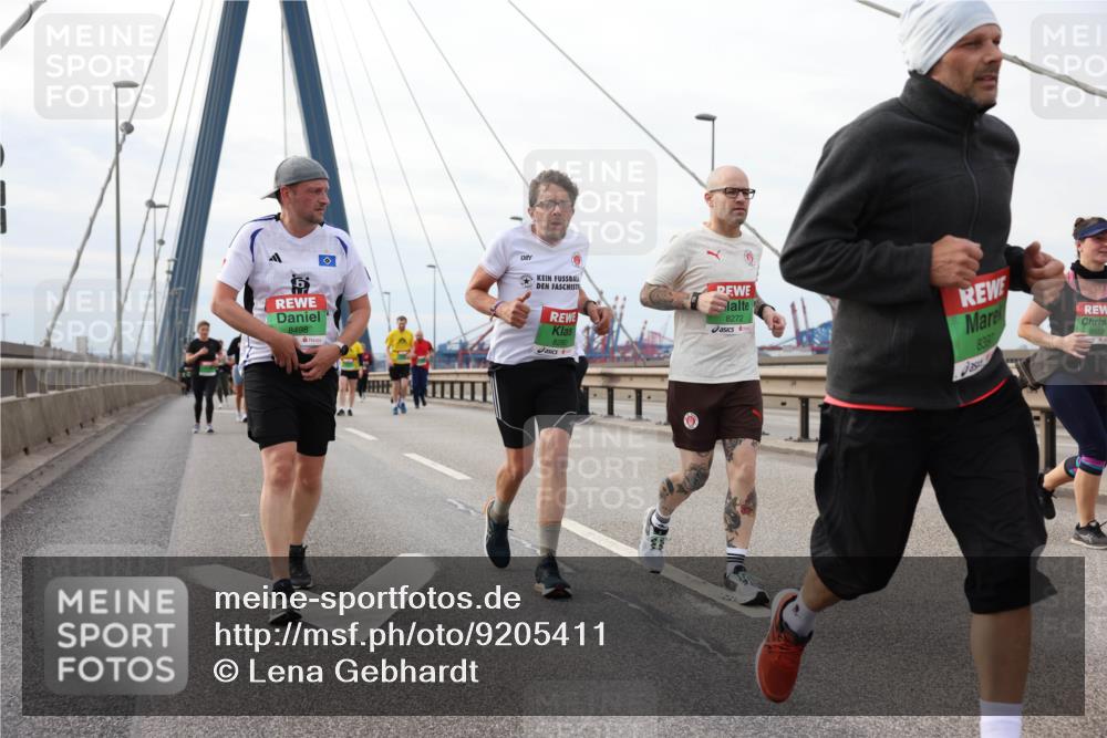 03.10.2025 - Köhlbrandbrückenlauf Lena Gebhardt http://msf.ph/oto/9205411 03.10.2025 16:01:00 Position 2 8498, 8280, 8272, 830 meine-sportfotos.de