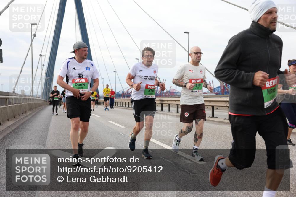 03.10.2025 - Köhlbrandbrückenlauf Lena Gebhardt http://msf.ph/oto/9205412 03.10.2025 16:01:00 Position 2 8498, 8272, 839 meine-sportfotos.de
