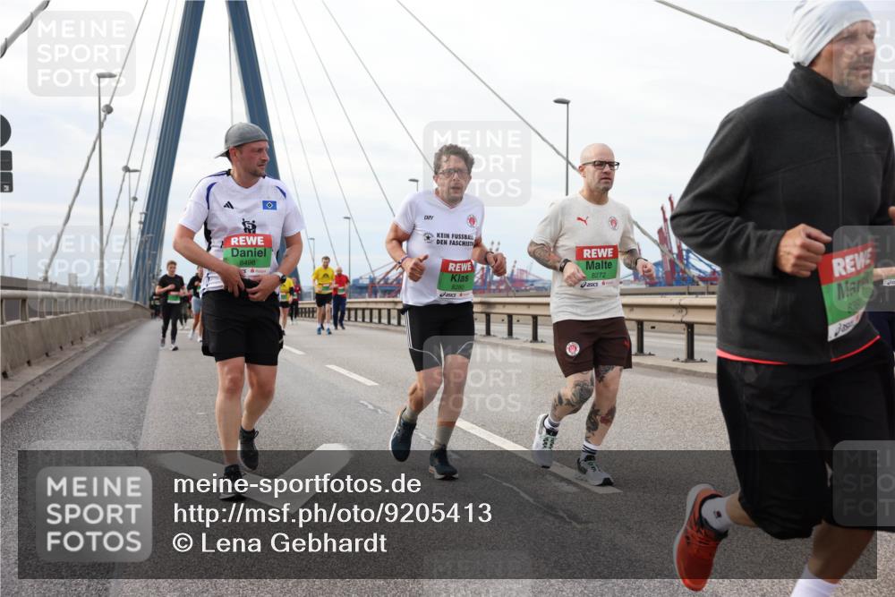 03.10.2025 - Köhlbrandbrückenlauf Lena Gebhardt http://msf.ph/oto/9205413 03.10.2025 16:01:00 Position 2 8498, 8280, 8272, 839 meine-sportfotos.de