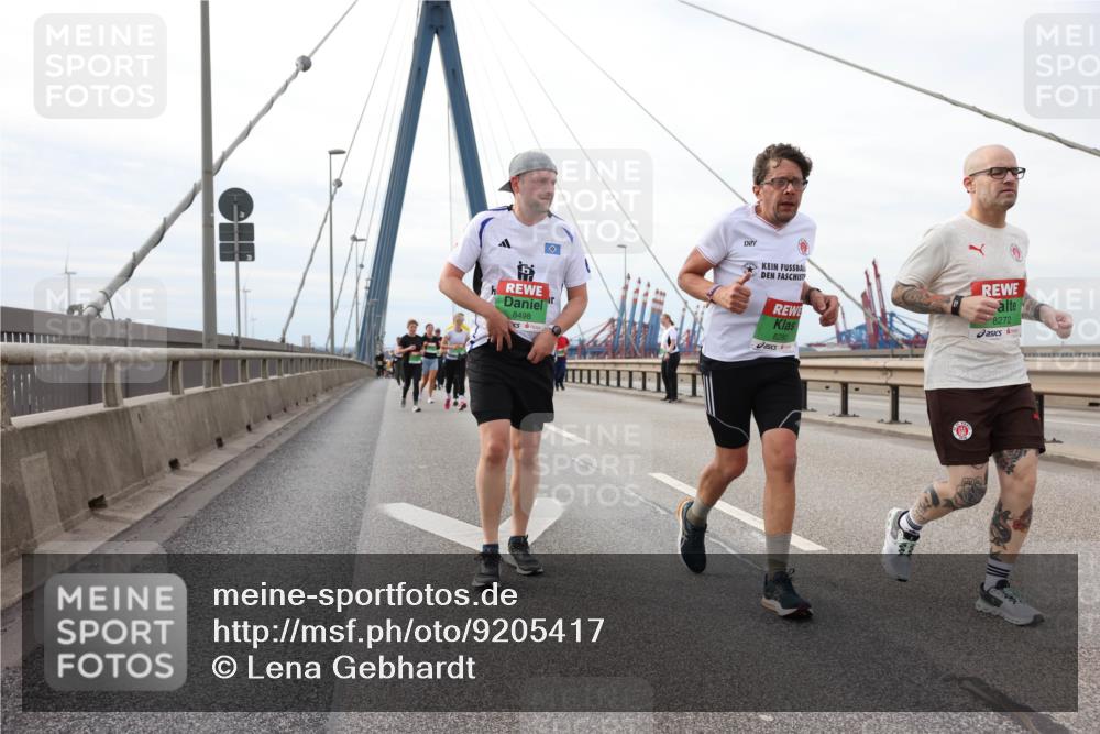03.10.2025 - Köhlbrandbrückenlauf Lena Gebhardt http://msf.ph/oto/9205417 03.10.2025 16:01:01 Position 2 8498, 8272, 8280 meine-sportfotos.de