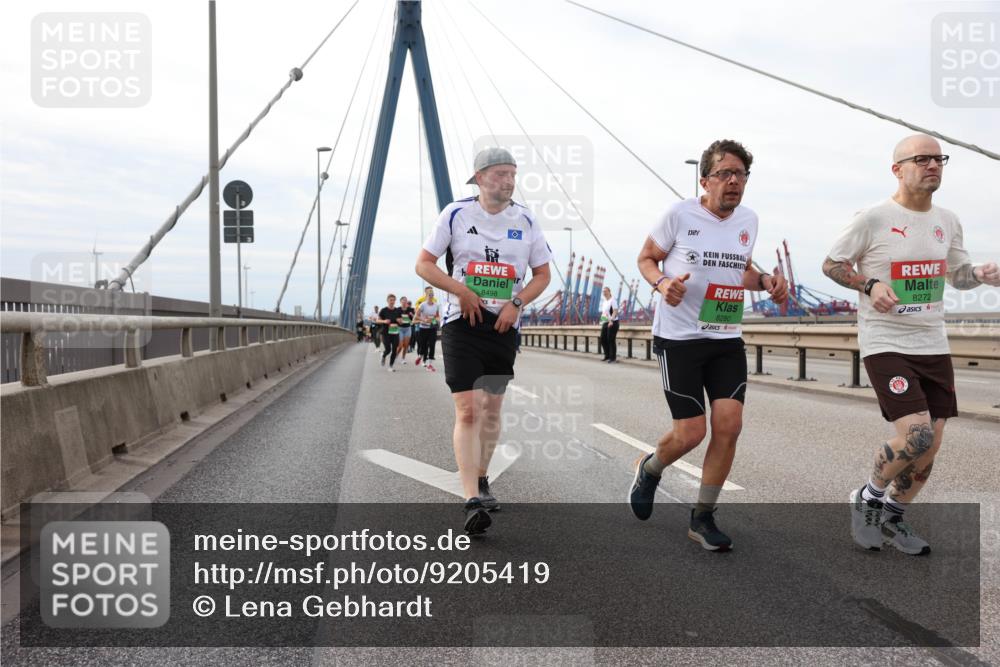 03.10.2025 - Köhlbrandbrückenlauf Lena Gebhardt http://msf.ph/oto/9205419 03.10.2025 16:01:01 Position 2 8498, 8272, 8280 meine-sportfotos.de