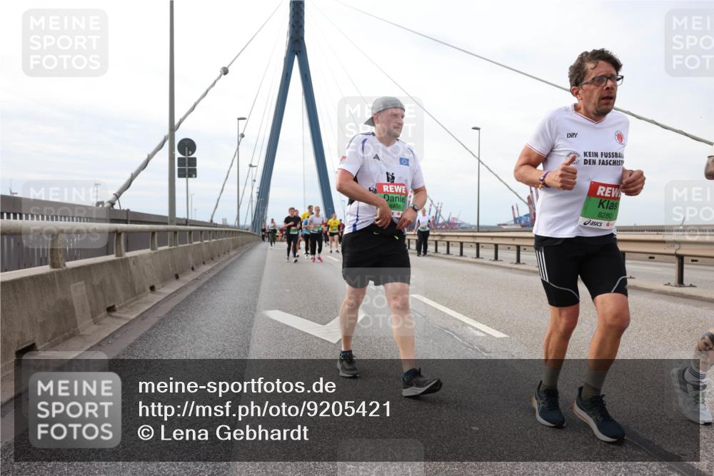 03.10.2025 - Köhlbrandbrückenlauf Lena Gebhardt http://msf.ph/oto/9205421 03.10.2025 16:01:02 Position 2 8498, 8280 meine-sportfotos.de