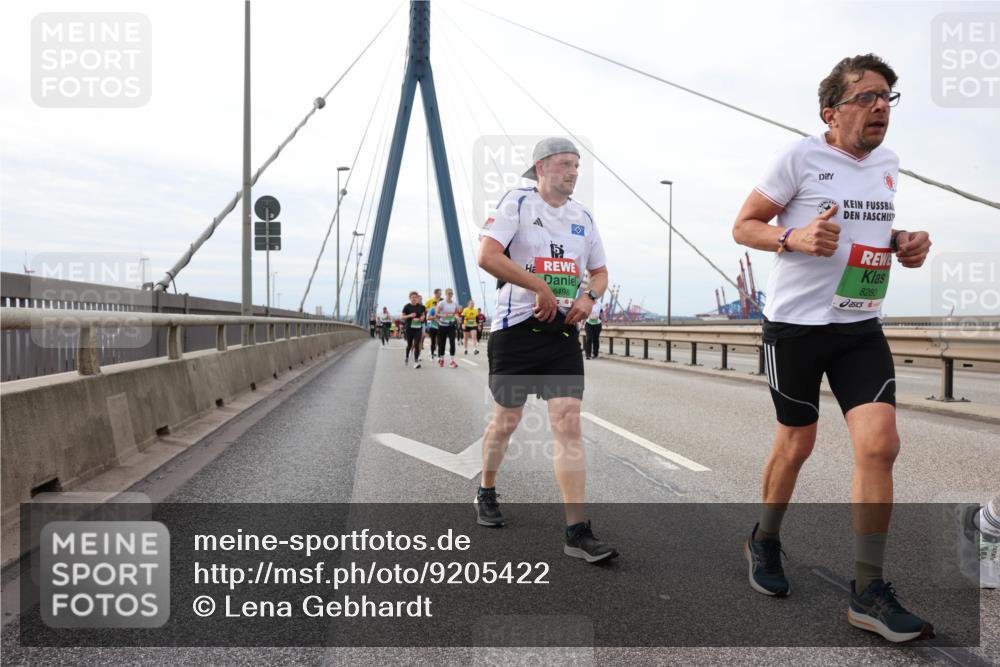 03.10.2025 - Köhlbrandbrückenlauf Lena Gebhardt http://msf.ph/oto/9205422 03.10.2025 16:01:02 Position 2 8498, 8280 meine-sportfotos.de