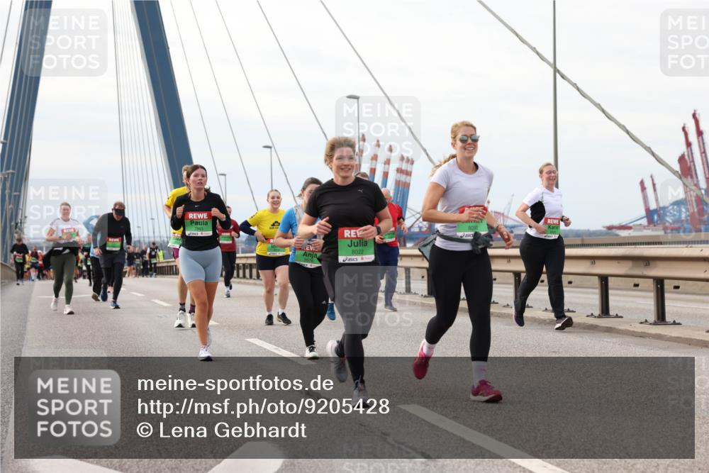 03.10.2025 - Köhlbrandbrückenlauf Lena Gebhardt http://msf.ph/oto/9205428 03.10.2025 16:01:05 Position 2 9576, 8022 meine-sportfotos.de