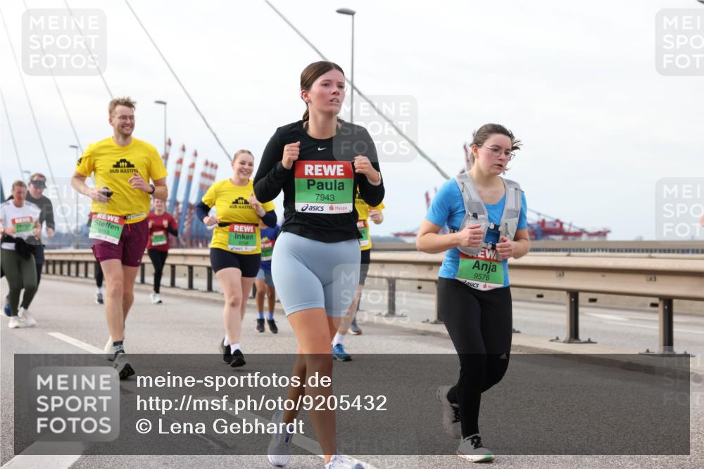 03.10.2025 - Köhlbrandbrückenlauf Lena Gebhardt http://msf.ph/oto/9205432 03.10.2025 16:01:07 Position 2 8163, 8748, 7943, 9576 meine-sportfotos.de