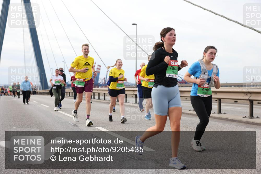 03.10.2025 - Köhlbrandbrückenlauf Lena Gebhardt http://msf.ph/oto/9205435 03.10.2025 16:01:08 Position 2 8163, 7943, 9576 meine-sportfotos.de