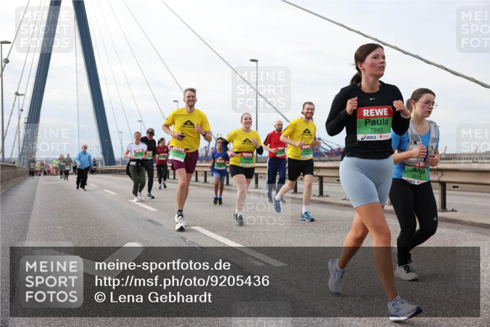 03.10.2025 - Köhlbrandbrückenlauf Lena Gebhardt http://msf.ph/oto/9205436 03.10.2025 16:01:08 Position 2 7943, 9576 meine-sportfotos.de