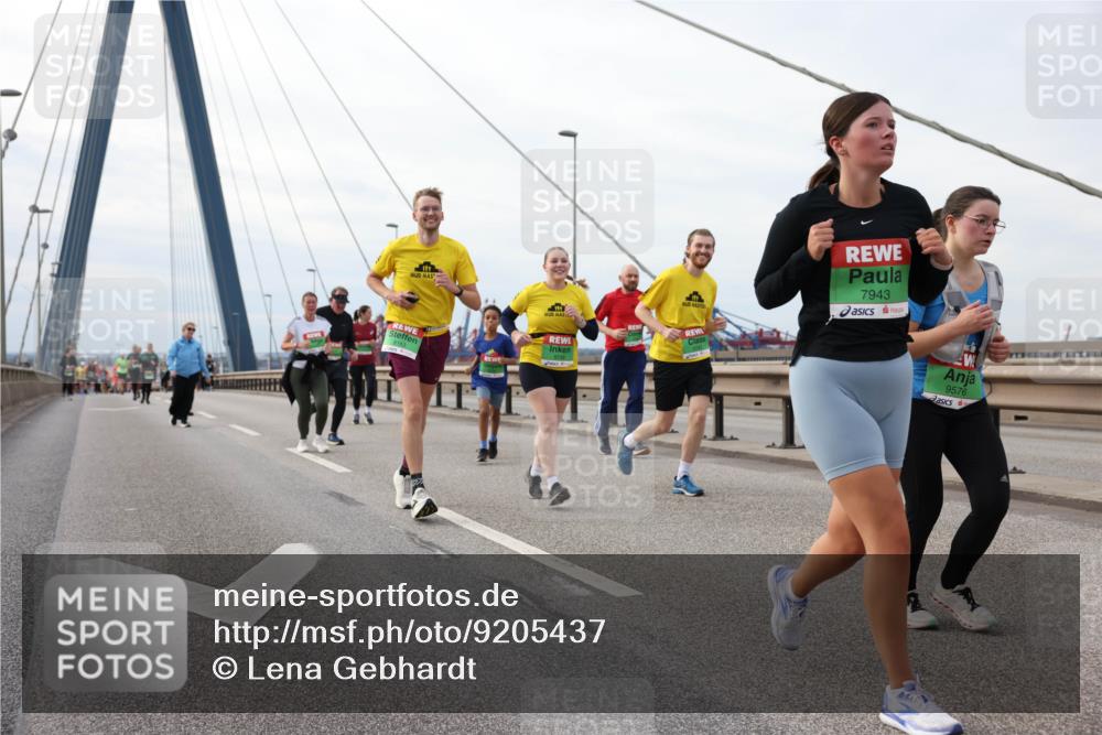 03.10.2025 - Köhlbrandbrückenlauf Lena Gebhardt http://msf.ph/oto/9205437 03.10.2025 16:01:08 Position 2 7943, 9576 meine-sportfotos.de