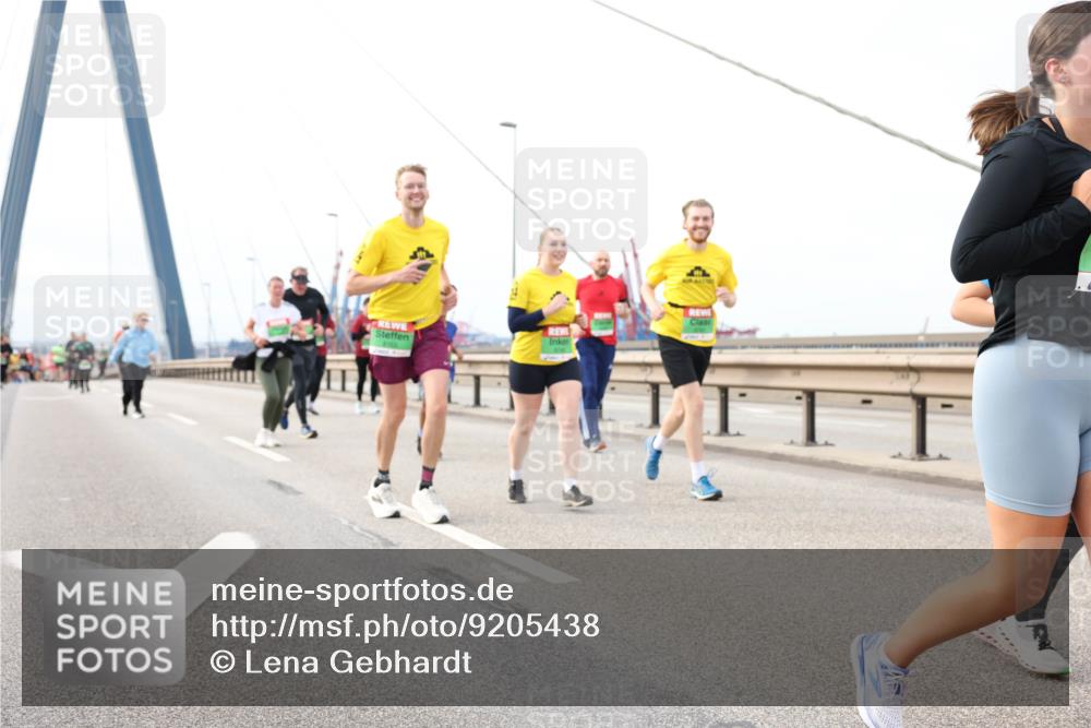 03.10.2025 - Köhlbrandbrückenlauf Lena Gebhardt http://msf.ph/oto/9205438 03.10.2025 16:01:08 Position 2  meine-sportfotos.de
