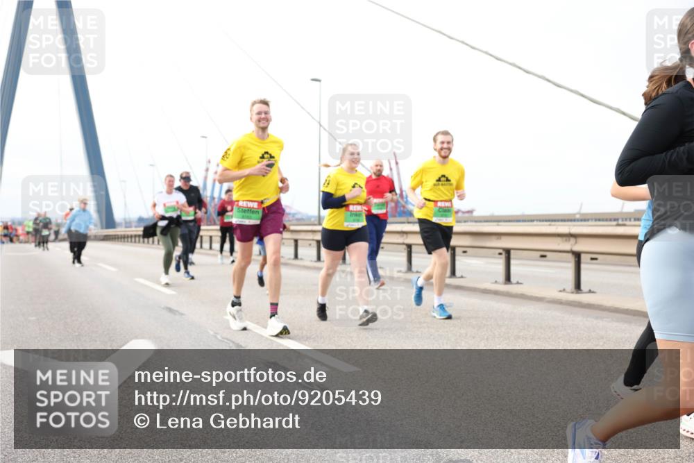 03.10.2025 - Köhlbrandbrückenlauf Lena Gebhardt http://msf.ph/oto/9205439 03.10.2025 16:01:09 Position 2  meine-sportfotos.de