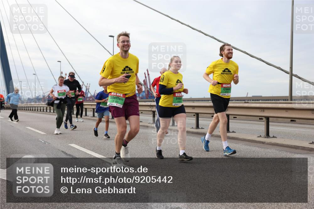 03.10.2025 - Köhlbrandbrückenlauf Lena Gebhardt http://msf.ph/oto/9205442 03.10.2025 16:01:09 Position 2 8163 meine-sportfotos.de