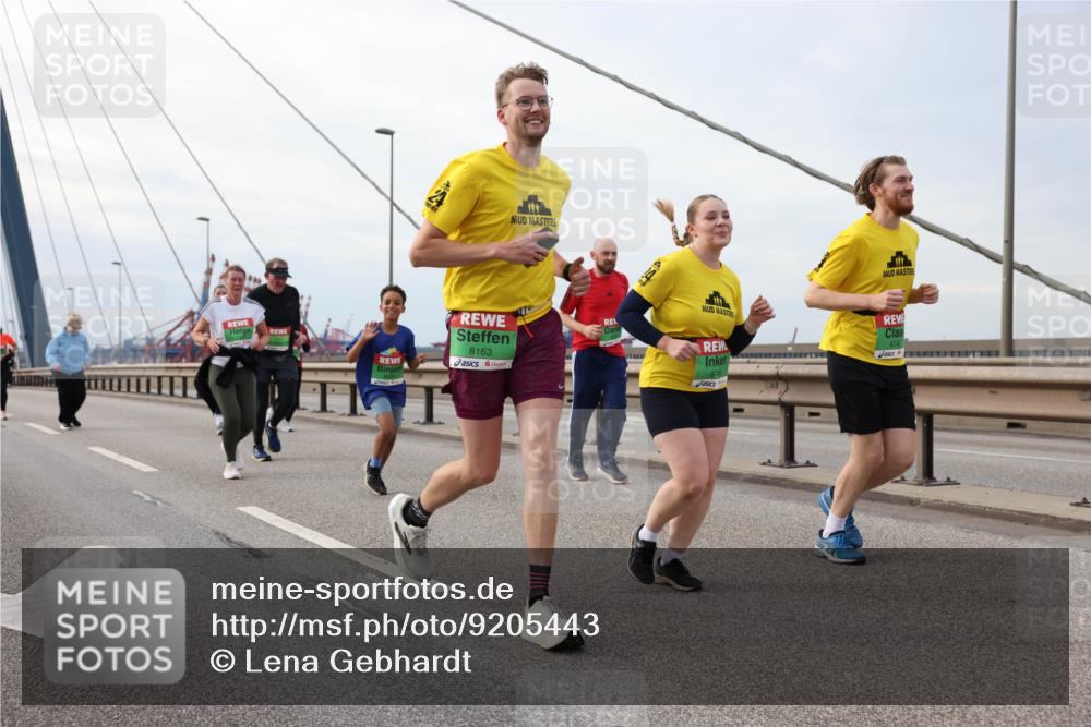 03.10.2025 - Köhlbrandbrückenlauf Lena Gebhardt http://msf.ph/oto/9205443 03.10.2025 16:01:10 Position 2 8163, 874 meine-sportfotos.de