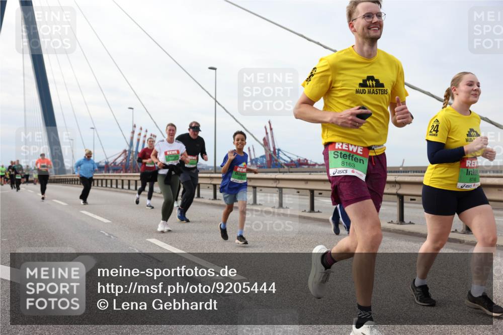 03.10.2025 - Köhlbrandbrückenlauf Lena Gebhardt http://msf.ph/oto/9205444 03.10.2025 16:01:10 Position 2 8163, 24, 43, 8748 meine-sportfotos.de