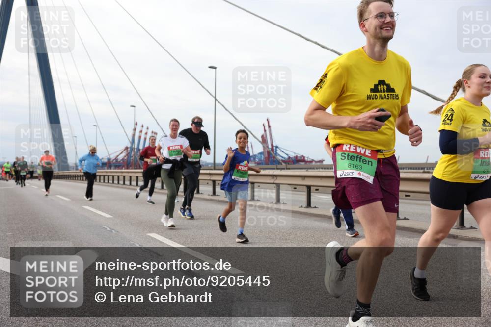 03.10.2025 - Köhlbrandbrückenlauf Lena Gebhardt http://msf.ph/oto/9205445 03.10.2025 16:01:10 Position 2 24, 8163, 874 meine-sportfotos.de