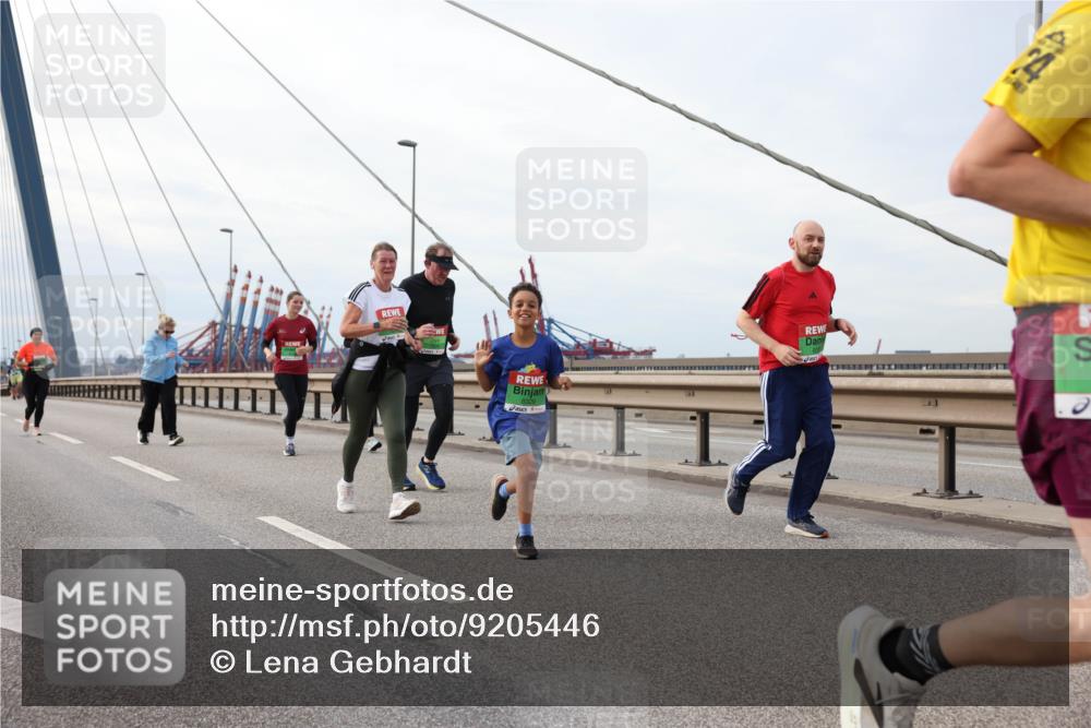 03.10.2025 - Köhlbrandbrückenlauf Lena Gebhardt http://msf.ph/oto/9205446 03.10.2025 16:01:10 Position 2 44 meine-sportfotos.de