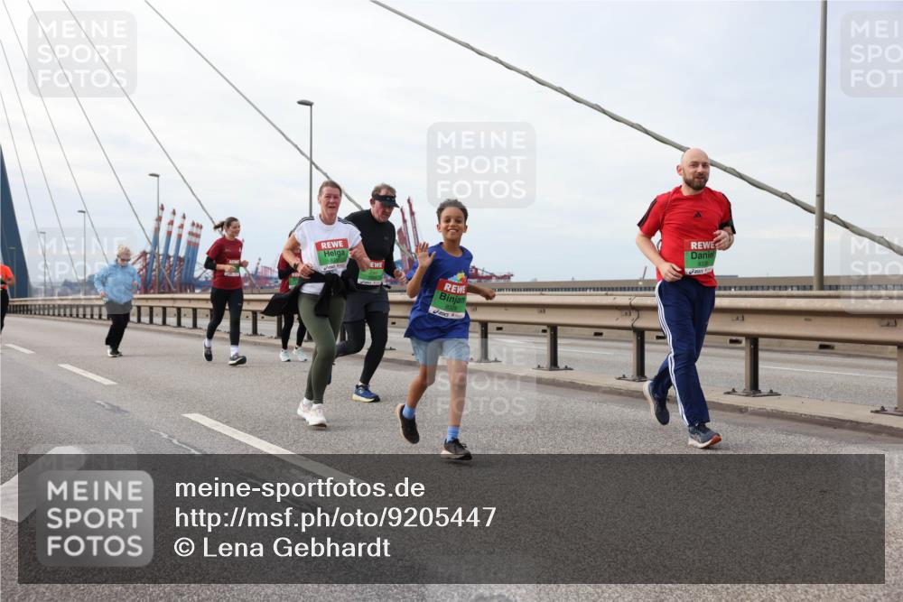 03.10.2025 - Köhlbrandbrückenlauf Lena Gebhardt http://msf.ph/oto/9205447 03.10.2025 16:01:11 Position 2  meine-sportfotos.de