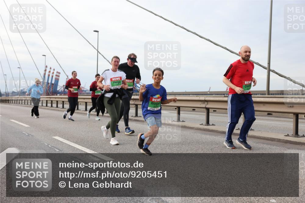 03.10.2025 - Köhlbrandbrückenlauf Lena Gebhardt http://msf.ph/oto/9205451 03.10.2025 16:01:11 Position 2  meine-sportfotos.de