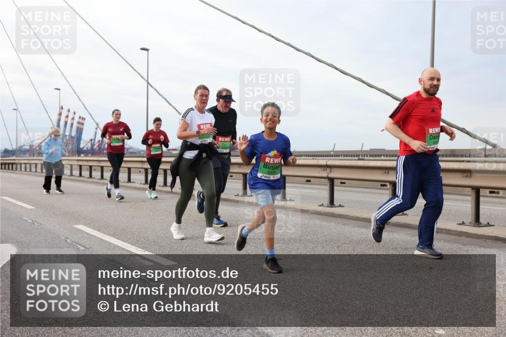 03.10.2025 - Köhlbrandbrückenlauf Lena Gebhardt http://msf.ph/oto/9205455 03.10.2025 16:01:11 Position 2 8329 meine-sportfotos.de