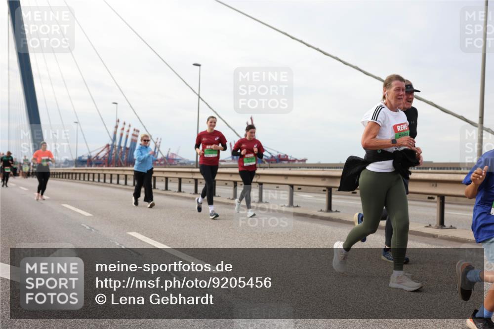 03.10.2025 - Köhlbrandbrückenlauf Lena Gebhardt http://msf.ph/oto/9205456 03.10.2025 16:01:12 Position 2  meine-sportfotos.de