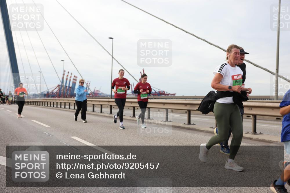 03.10.2025 - Köhlbrandbrückenlauf Lena Gebhardt http://msf.ph/oto/9205457 03.10.2025 16:01:12 Position 2  meine-sportfotos.de
