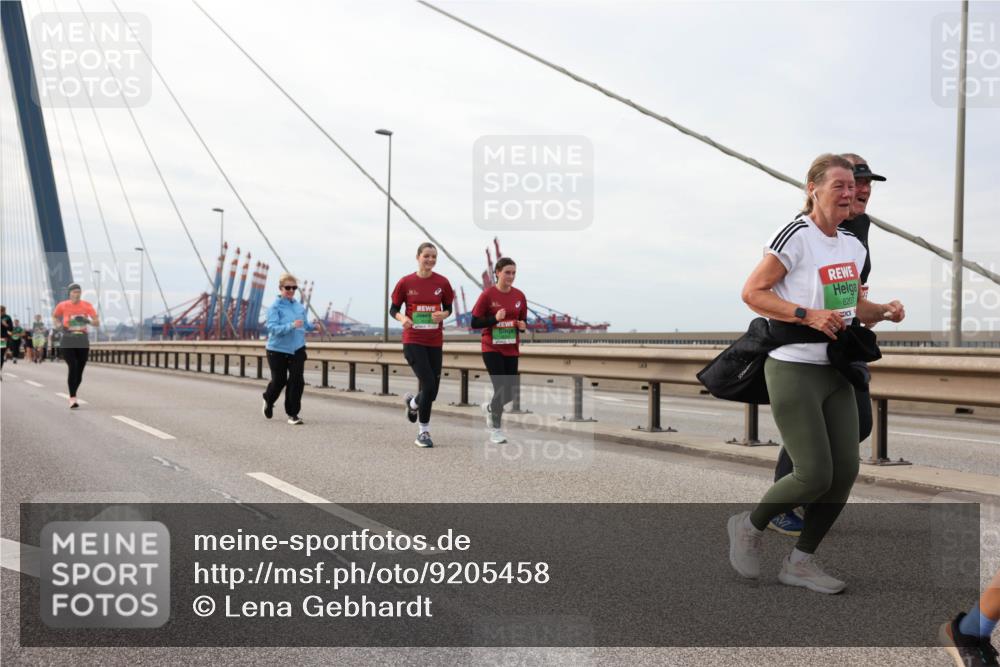 03.10.2025 - Köhlbrandbrückenlauf Lena Gebhardt http://msf.ph/oto/9205458 03.10.2025 16:01:12 Position 2 8207 meine-sportfotos.de