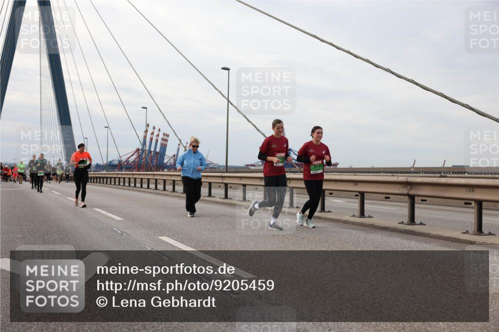03.10.2025 - Köhlbrandbrückenlauf Lena Gebhardt http://msf.ph/oto/9205459 03.10.2025 16:01:12 Position 2  meine-sportfotos.de