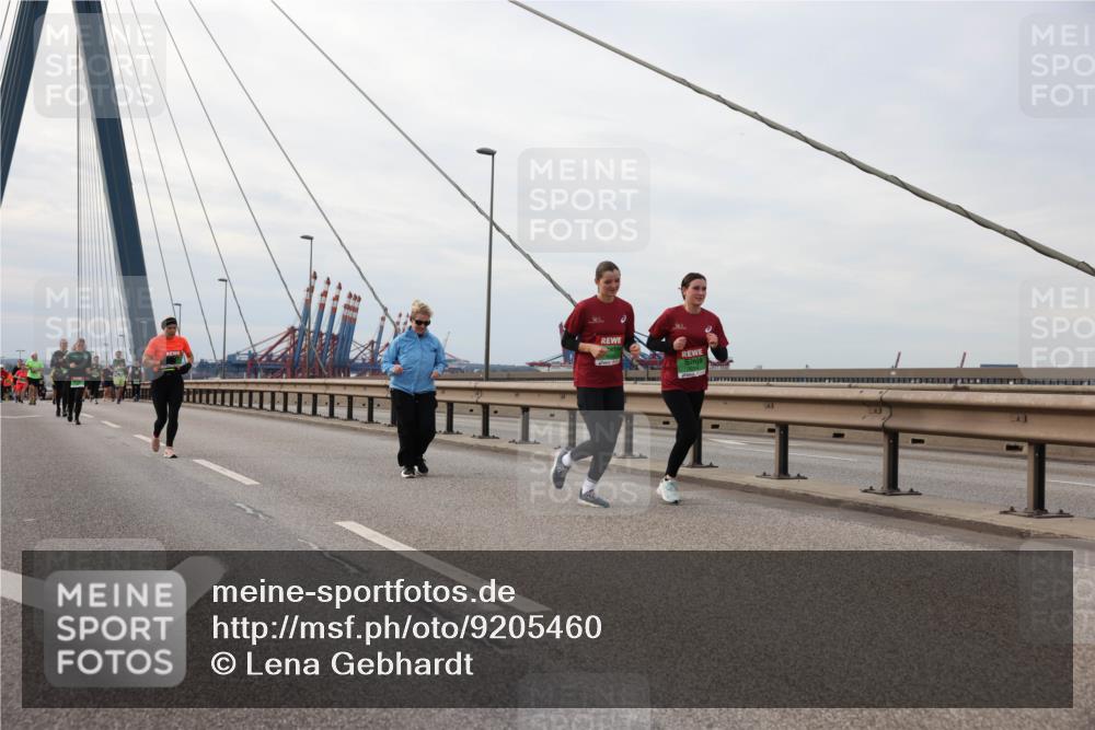 03.10.2025 - Köhlbrandbrückenlauf Lena Gebhardt http://msf.ph/oto/9205460 03.10.2025 16:01:13 Position 2  meine-sportfotos.de
