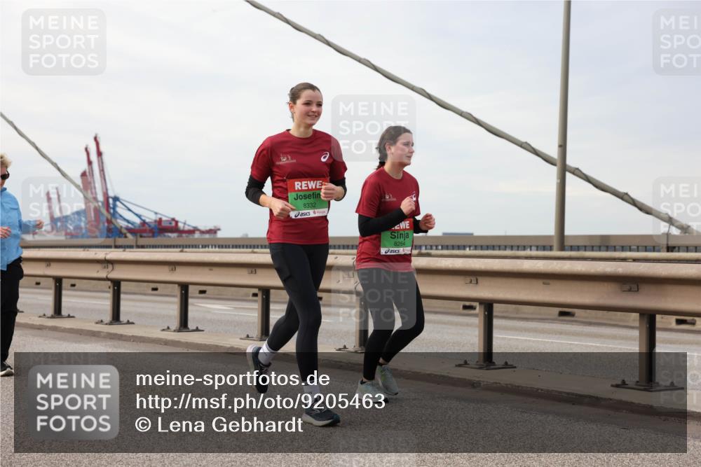 03.10.2025 - Köhlbrandbrückenlauf Lena Gebhardt http://msf.ph/oto/9205463 03.10.2025 16:01:14 Position 2 8332, 8264 meine-sportfotos.de
