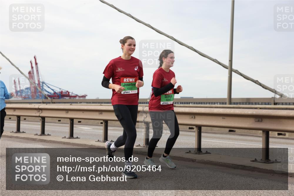 03.10.2025 - Köhlbrandbrückenlauf Lena Gebhardt http://msf.ph/oto/9205464 03.10.2025 16:01:14 Position 2 8332, 8264 meine-sportfotos.de