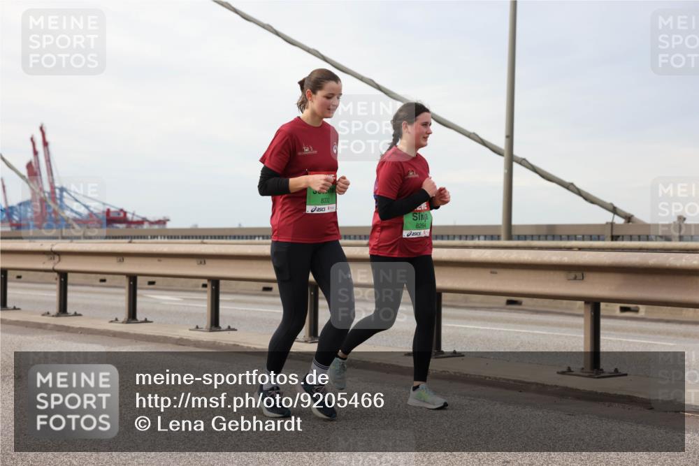 03.10.2025 - Köhlbrandbrückenlauf Lena Gebhardt http://msf.ph/oto/9205466 03.10.2025 16:01:14 Position 2 8332, 8264 meine-sportfotos.de