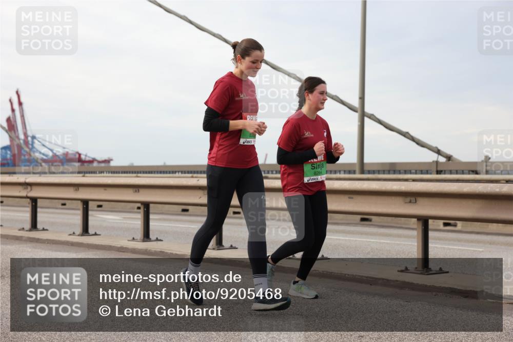 03.10.2025 - Köhlbrandbrückenlauf Lena Gebhardt http://msf.ph/oto/9205468 03.10.2025 16:01:14 Position 2 8264 meine-sportfotos.de