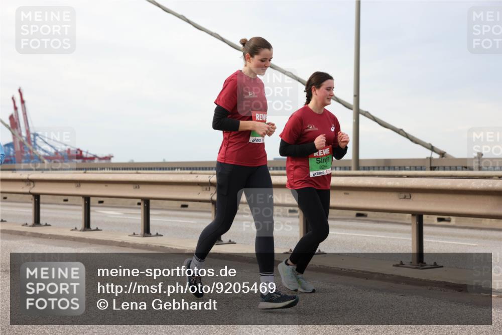 03.10.2025 - Köhlbrandbrückenlauf Lena Gebhardt http://msf.ph/oto/9205469 03.10.2025 16:01:14 Position 2 8264 meine-sportfotos.de