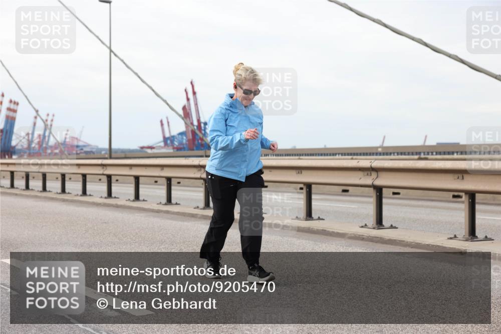 03.10.2025 - Köhlbrandbrückenlauf Lena Gebhardt http://msf.ph/oto/9205470 03.10.2025 16:01:15 Position 2  meine-sportfotos.de