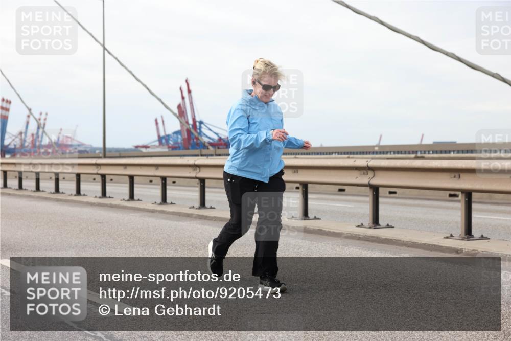 03.10.2025 - Köhlbrandbrückenlauf Lena Gebhardt http://msf.ph/oto/9205473 03.10.2025 16:01:15 Position 2  meine-sportfotos.de