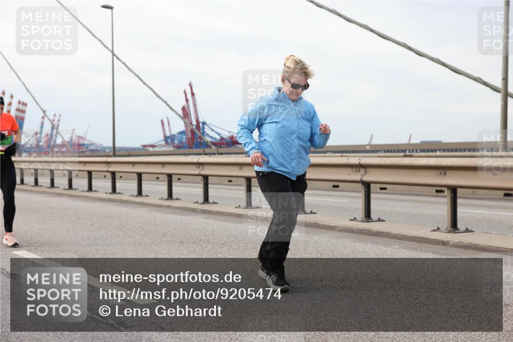 03.10.2025 - Köhlbrandbrückenlauf Lena Gebhardt http://msf.ph/oto/9205474 03.10.2025 16:01:15 Position 2 11 meine-sportfotos.de