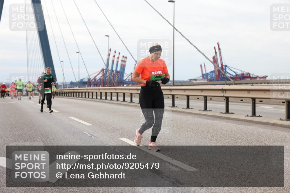 03.10.2025 - Köhlbrandbrückenlauf Lena Gebhardt http://msf.ph/oto/9205479 03.10.2025 16:01:16 Position 2  meine-sportfotos.de