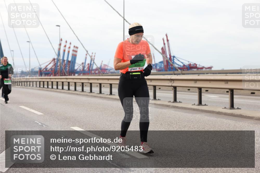 03.10.2025 - Köhlbrandbrückenlauf Lena Gebhardt http://msf.ph/oto/9205483 03.10.2025 16:01:17 Position 2 8588 meine-sportfotos.de