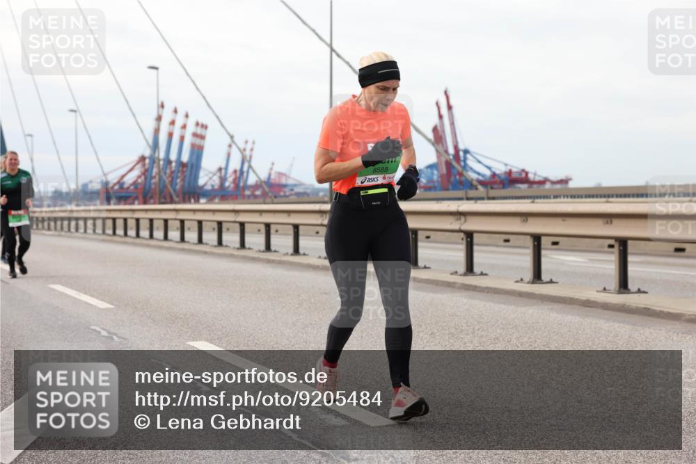 03.10.2025 - Köhlbrandbrückenlauf Lena Gebhardt http://msf.ph/oto/9205484 03.10.2025 16:01:17 Position 2 8588 meine-sportfotos.de