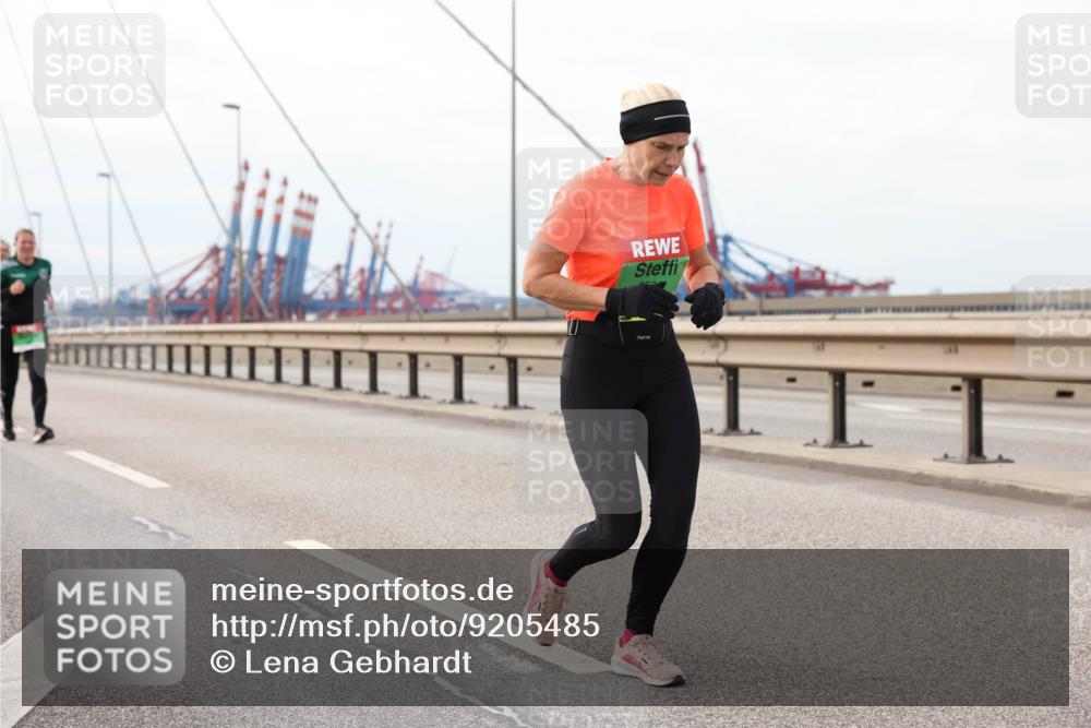 03.10.2025 - Köhlbrandbrückenlauf Lena Gebhardt http://msf.ph/oto/9205485 03.10.2025 16:01:17 Position 2  meine-sportfotos.de