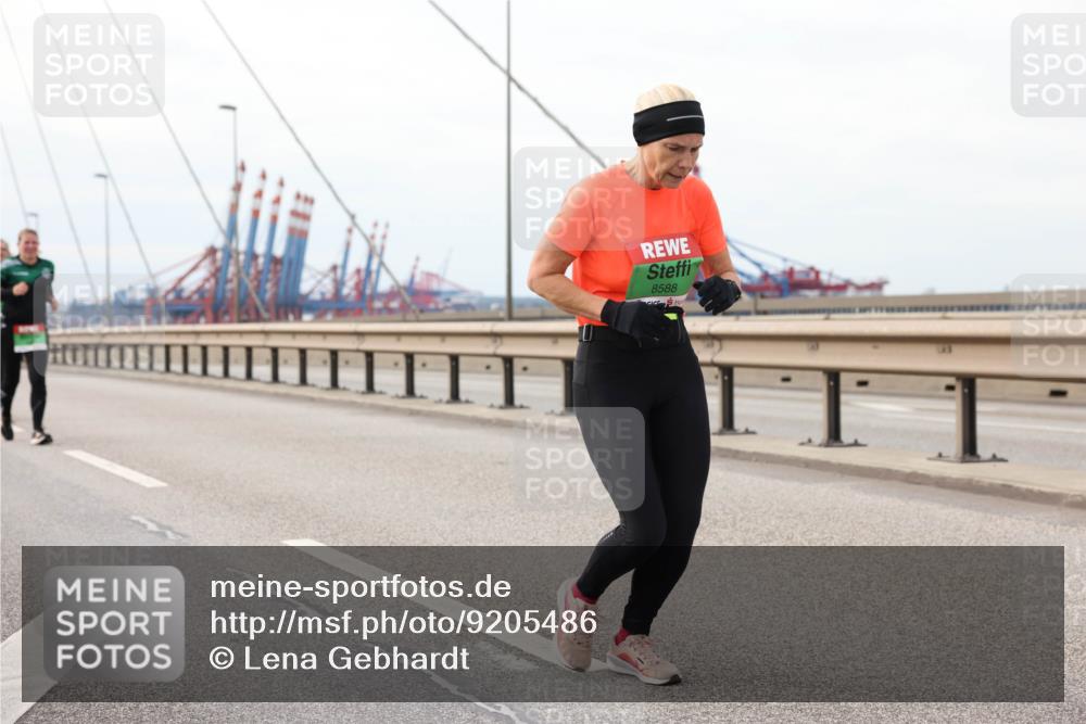 03.10.2025 - Köhlbrandbrückenlauf Lena Gebhardt http://msf.ph/oto/9205486 03.10.2025 16:01:17 Position 2 8588 meine-sportfotos.de