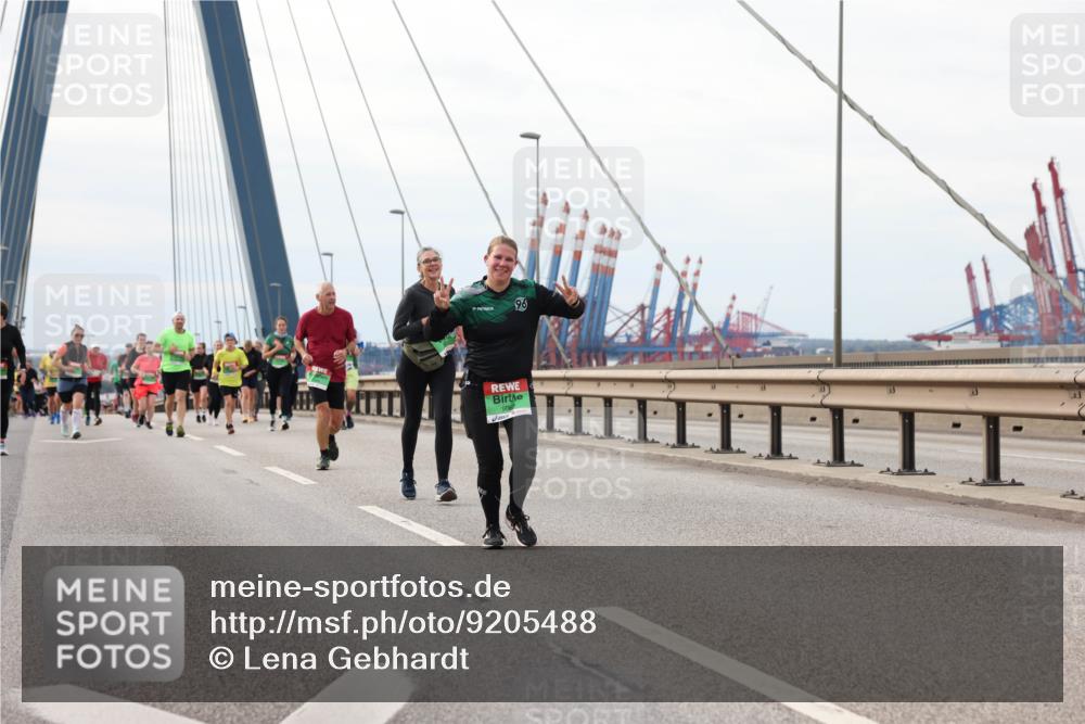03.10.2025 - Köhlbrandbrückenlauf Lena Gebhardt http://msf.ph/oto/9205488 03.10.2025 16:01:19 Position 2 906, 96 meine-sportfotos.de