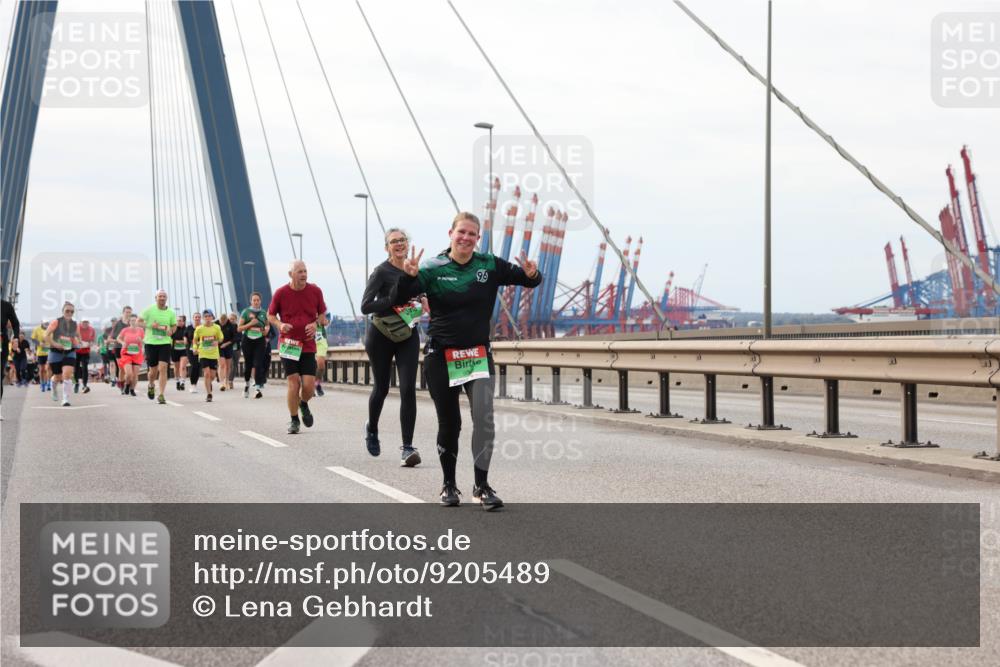 03.10.2025 - Köhlbrandbrückenlauf Lena Gebhardt http://msf.ph/oto/9205489 03.10.2025 16:01:19 Position 2 96 meine-sportfotos.de