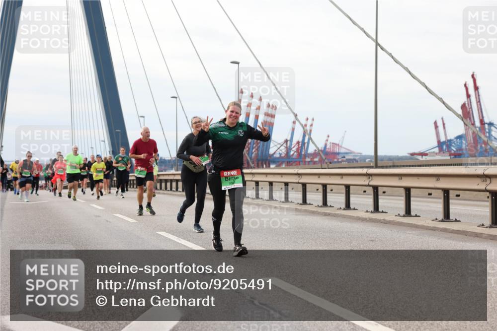 03.10.2025 - Köhlbrandbrückenlauf Lena Gebhardt http://msf.ph/oto/9205491 03.10.2025 16:01:19 Position 2 98 meine-sportfotos.de