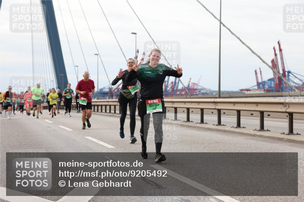 03.10.2025 - Köhlbrandbrückenlauf Lena Gebhardt http://msf.ph/oto/9205492 03.10.2025 16:01:20 Position 2 906, 96 meine-sportfotos.de