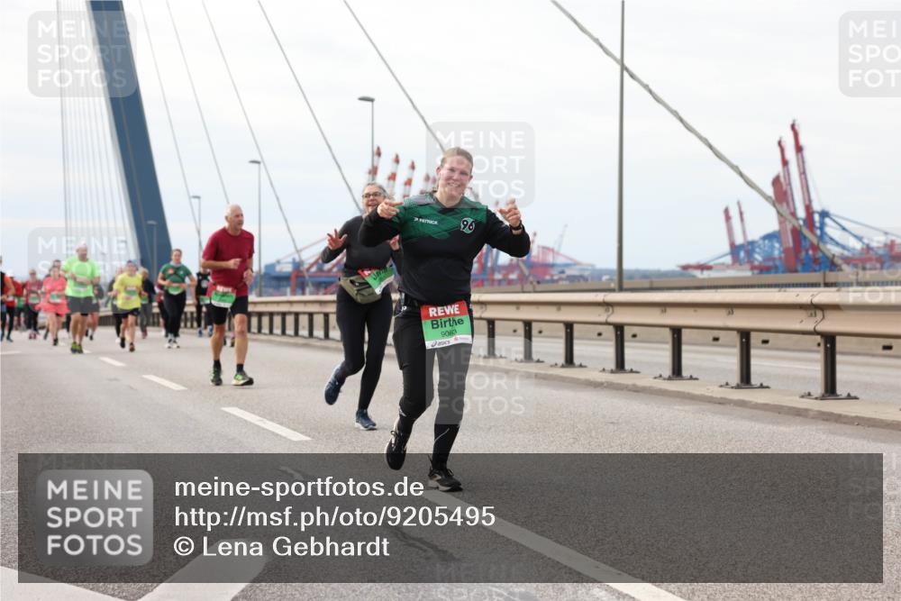 03.10.2025 - Köhlbrandbrückenlauf Lena Gebhardt http://msf.ph/oto/9205495 03.10.2025 16:01:20 Position 2 9063 meine-sportfotos.de