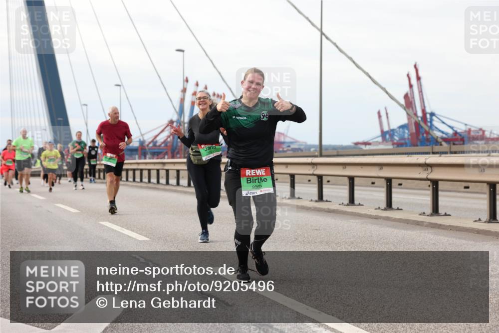 03.10.2025 - Köhlbrandbrückenlauf Lena Gebhardt http://msf.ph/oto/9205496 03.10.2025 16:01:20 Position 2 9063 meine-sportfotos.de