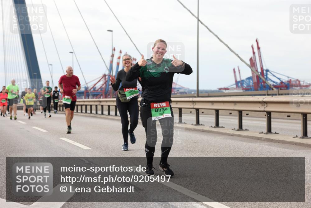 03.10.2025 - Köhlbrandbrückenlauf Lena Gebhardt http://msf.ph/oto/9205497 03.10.2025 16:01:21 Position 2 96, 906 meine-sportfotos.de
