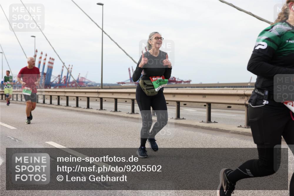 03.10.2025 - Köhlbrandbrückenlauf Lena Gebhardt http://msf.ph/oto/9205502 03.10.2025 16:01:22 Position 2  meine-sportfotos.de
