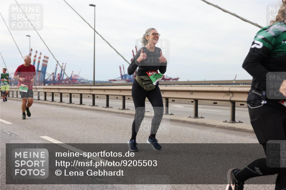 03.10.2025 - Köhlbrandbrückenlauf Lena Gebhardt http://msf.ph/oto/9205503 03.10.2025 16:01:22 Position 2 51 meine-sportfotos.de