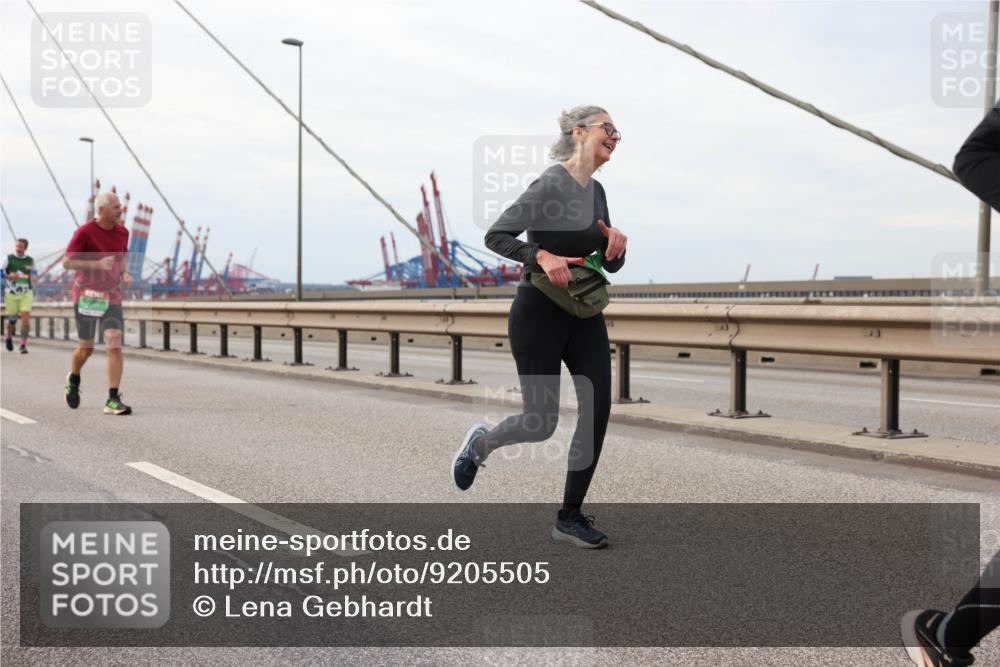 03.10.2025 - Köhlbrandbrückenlauf Lena Gebhardt http://msf.ph/oto/9205505 03.10.2025 16:01:22 Position 2  meine-sportfotos.de